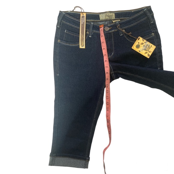 Hybrid & Company Stretchy Slim Fit Capri Jeans NWT - Size 7 - Picture 5 of 11
